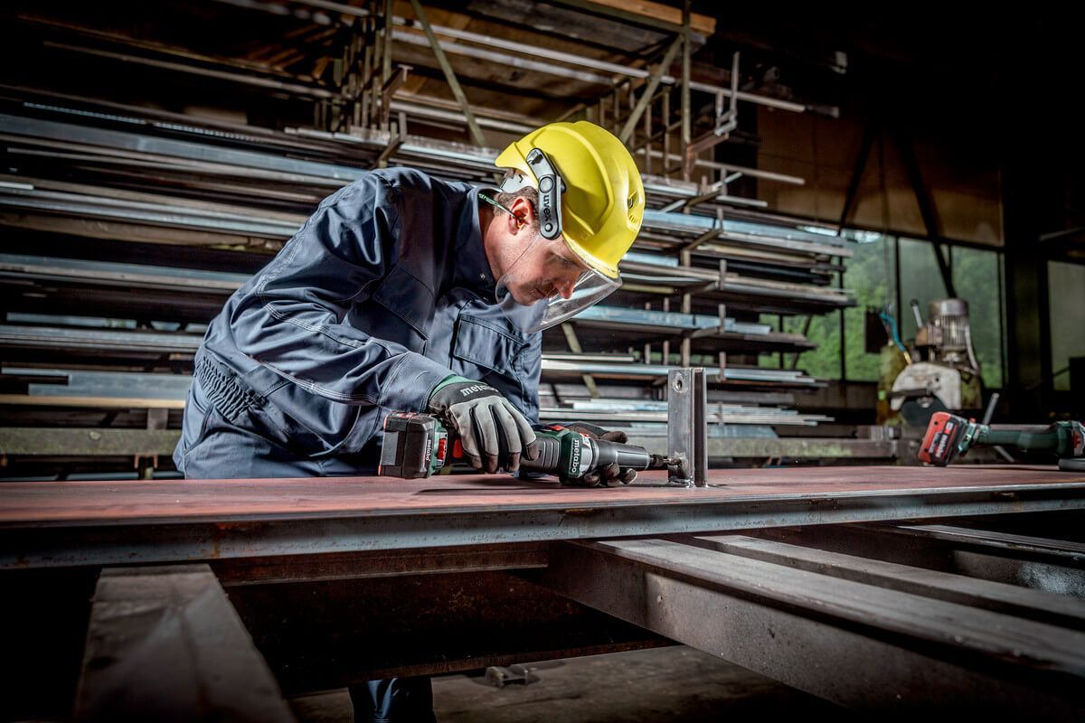 Акумуляторна прямошліфувальна машина Metabo GVB 18 LTX BL 11-28 metaBOX 145 L (600826840)