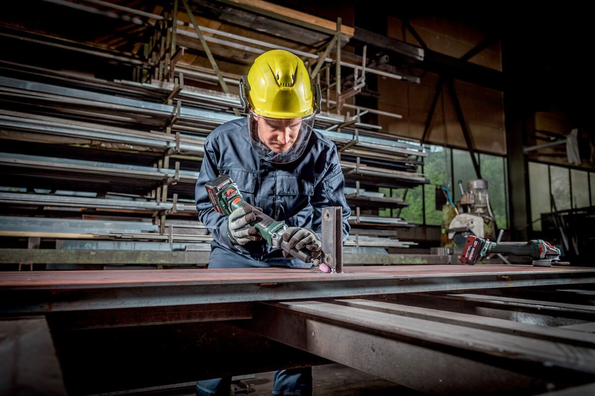 Акумуляторна прямошліфувальна машина Metabo GVB 18 LTX BL 11-28 Картонна коробка (600826850)