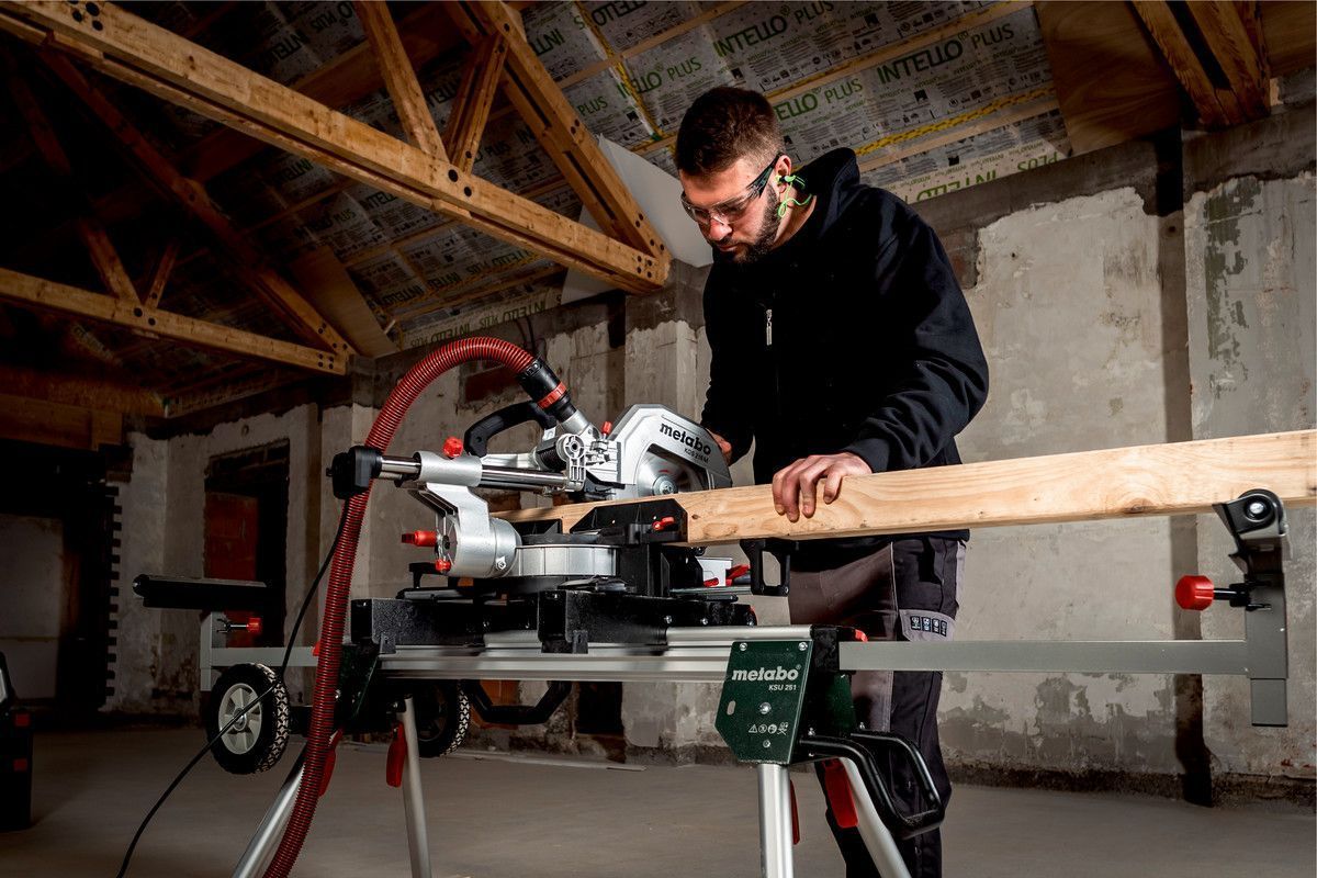 Торцювальна пила Metabo KGS 216 M Set (613216900)