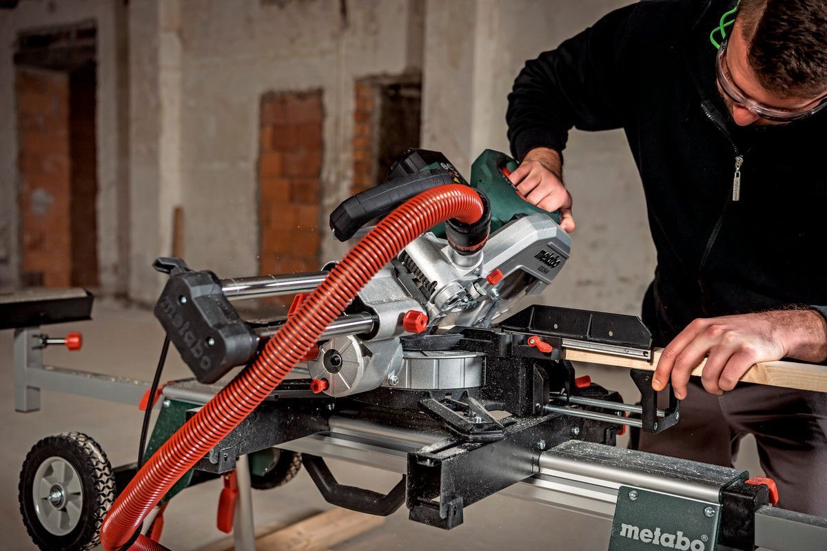 Торцювальна пила Metabo KGS 216 M Set (613216900)