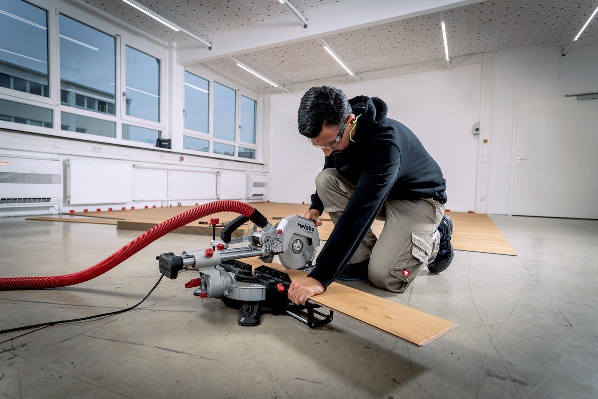Торцювальна пила Metabo KGS 216 M Set (613216900)