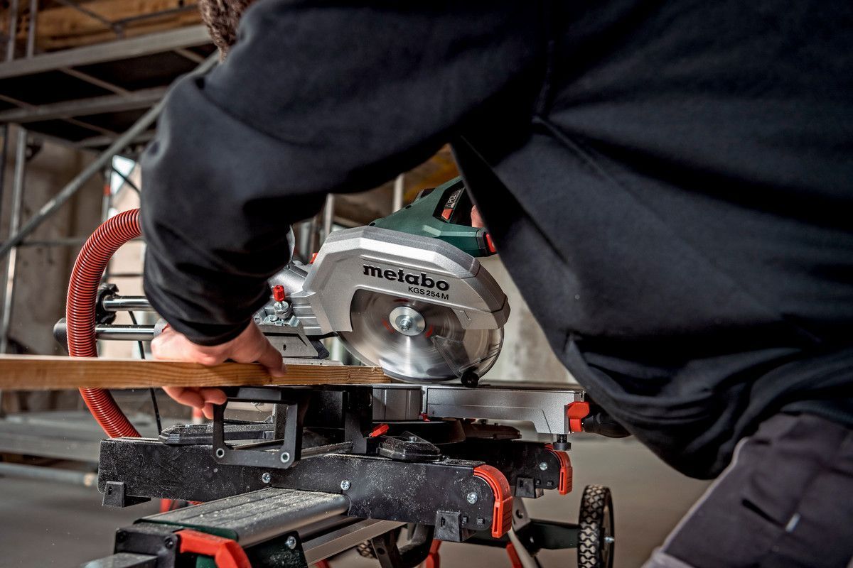 Торцювальна пила Metabo KGS 254 M (613254000)