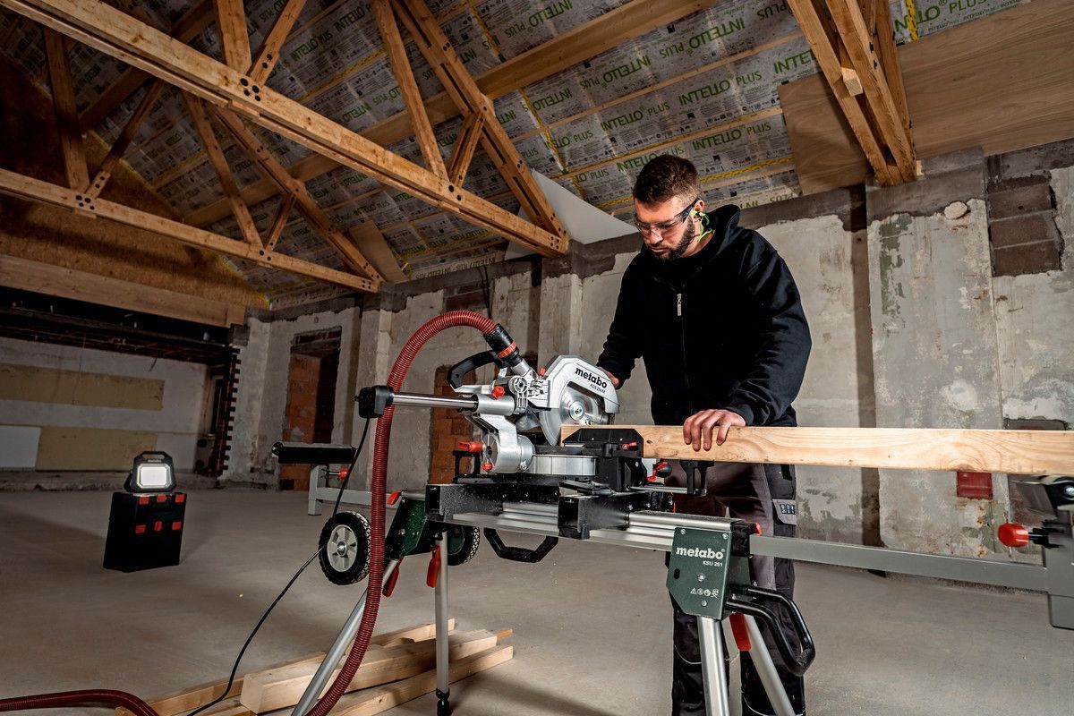 Торцювальна пила Metabo KGS 254 M (613254000)