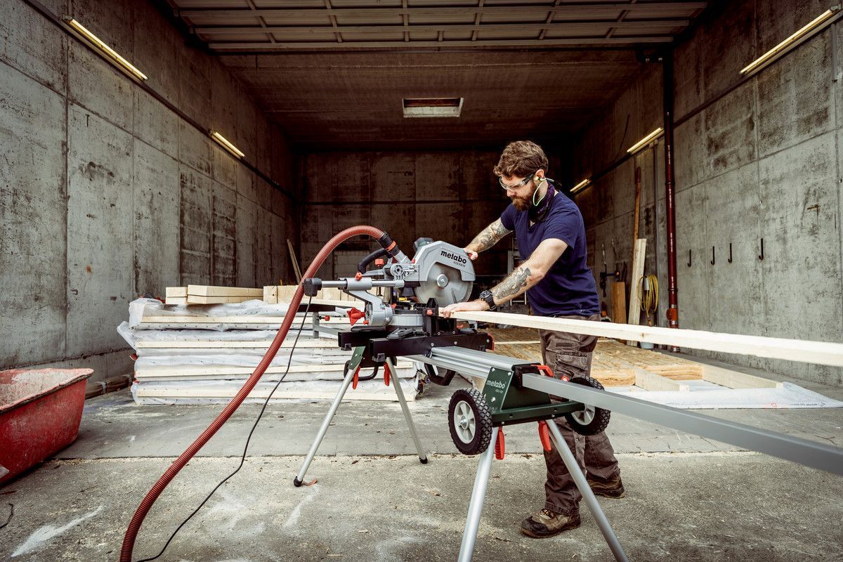 Торцювальна пила Metabo KGS 305 M + KSU 401 (691216000)