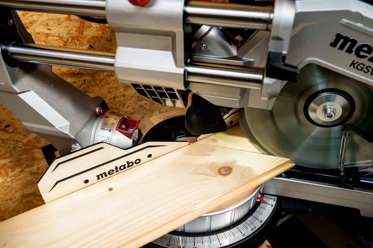 Торцювальна пила Metabo KGSV 254 MC (615254000)