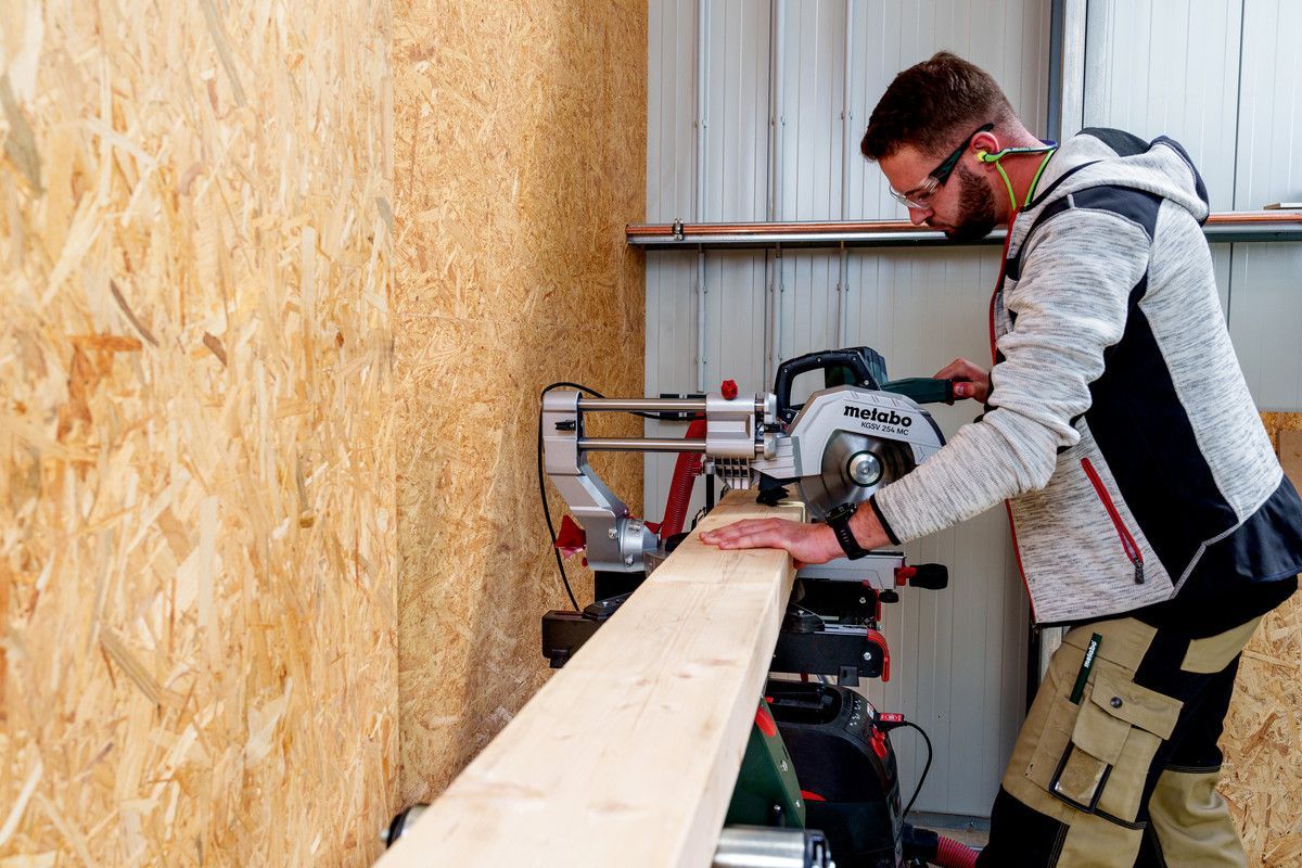 Торцювальна пила Metabo KGSV 254 MC (615254000)