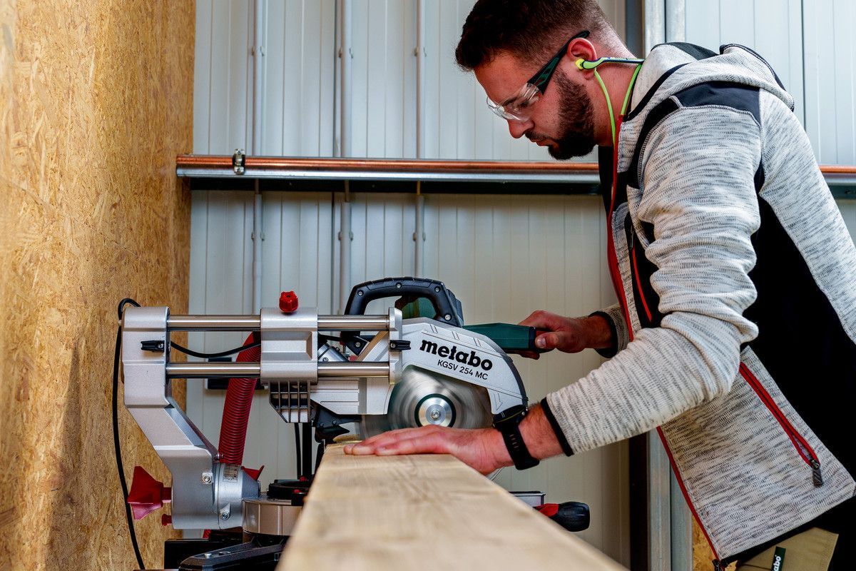 Торцювальна пила Metabo KGSV 254 MC (615254000)